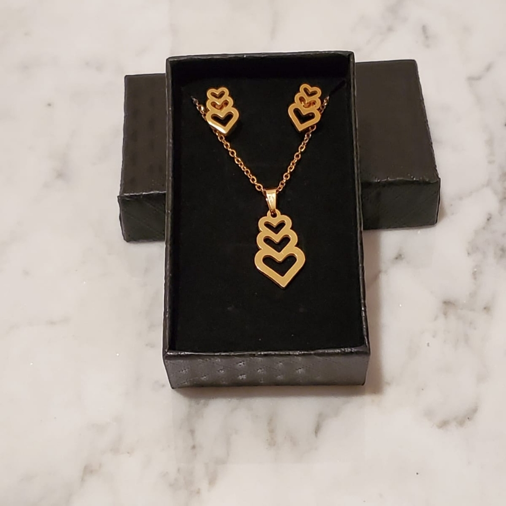 necklace and earrings of hearts